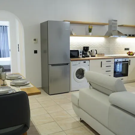 Marios Family House 1 Apartamento Kanálion