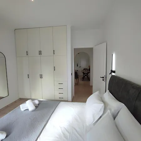 Marios Family House 1 Apartament *